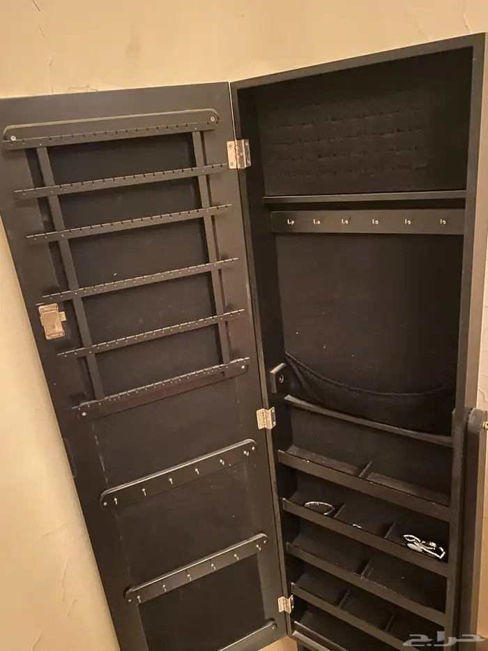 دولاب اكسسوارات بحاله ممتازه للبيع 2