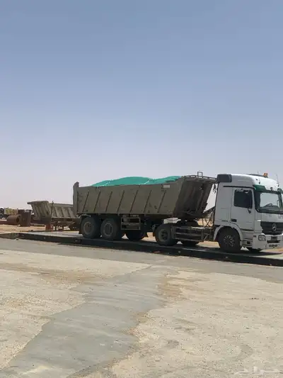 معدات للايجار تريلات مويه وسقوس ماء وقلابيات وسطحات 3