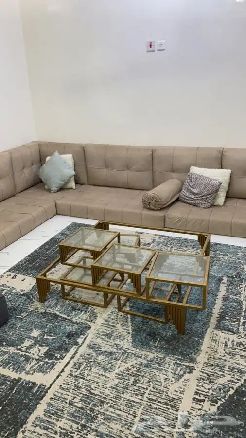 طاوله ارضيه مع الخدمه 0