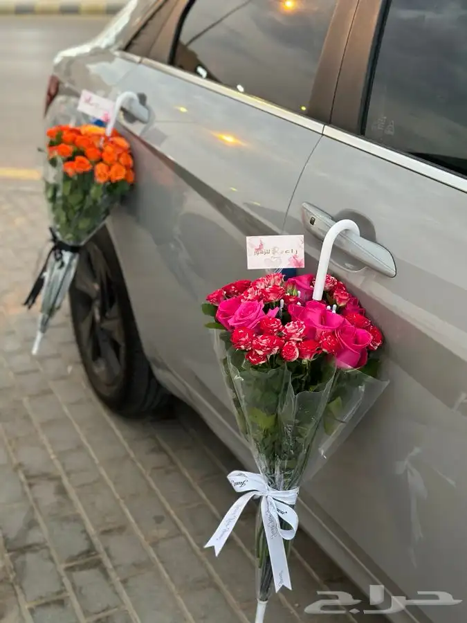 هدايا باقات ورد فازات طبيعي و صناعي مواليد تخرج مع التوصيل 18