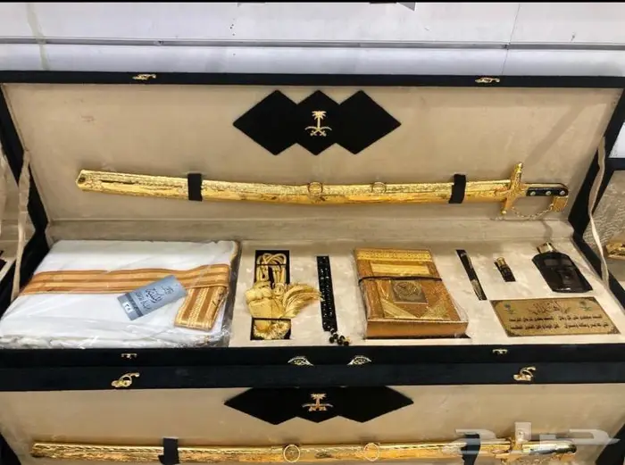 هدية بوكس سيف ومشلح بشت وقلم وعطر ومصحف للمناسبات 0
