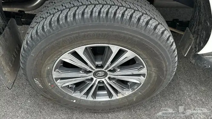 هايلكس عداد 2 ألفين فقط 8