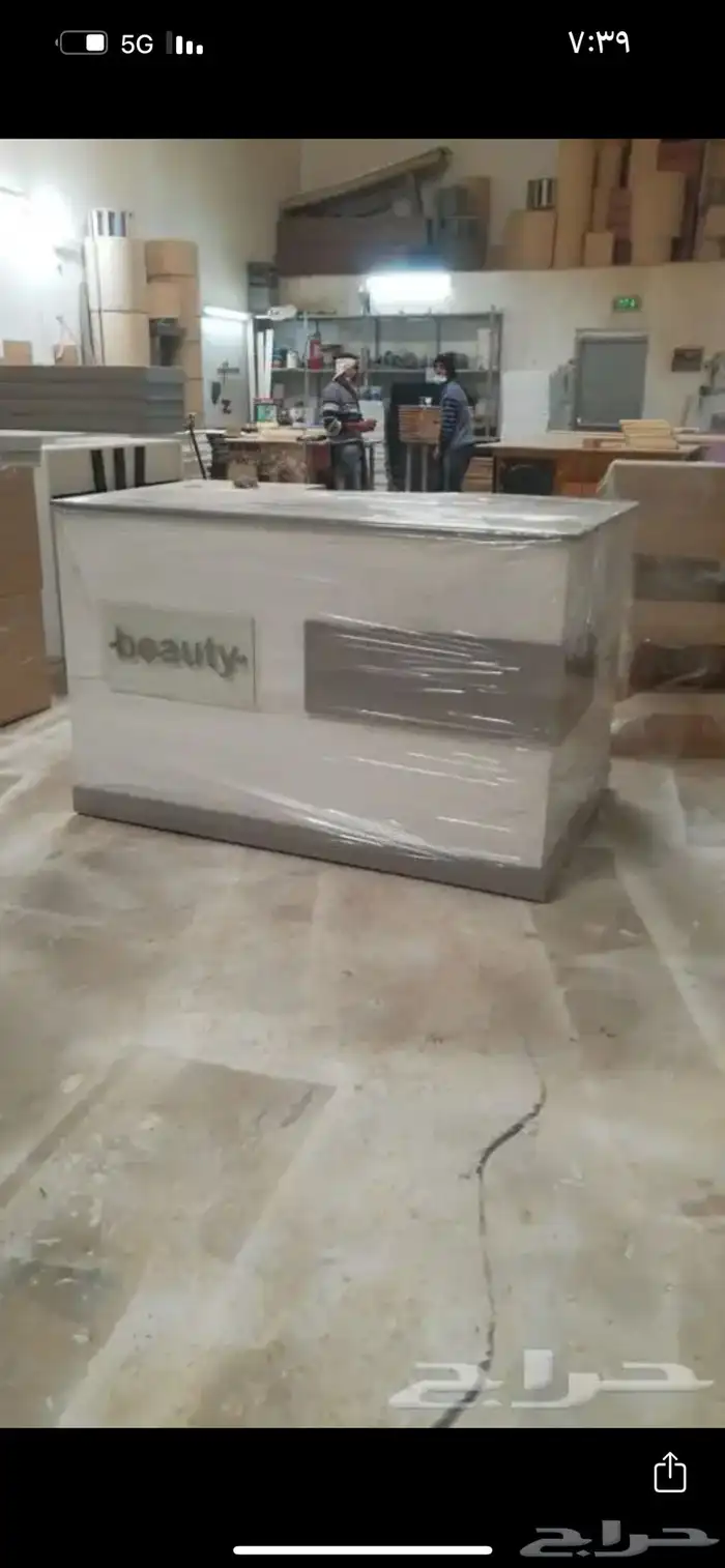 طاولات عرض كاشير استقبال تجهيز محلات التجاريه ارفف تعليق 10