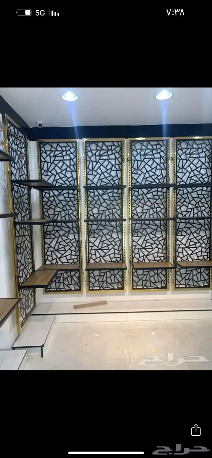 طاولات عرض كاشير استقبال تجهيز محلات التجاريه ارفف تعليق 17