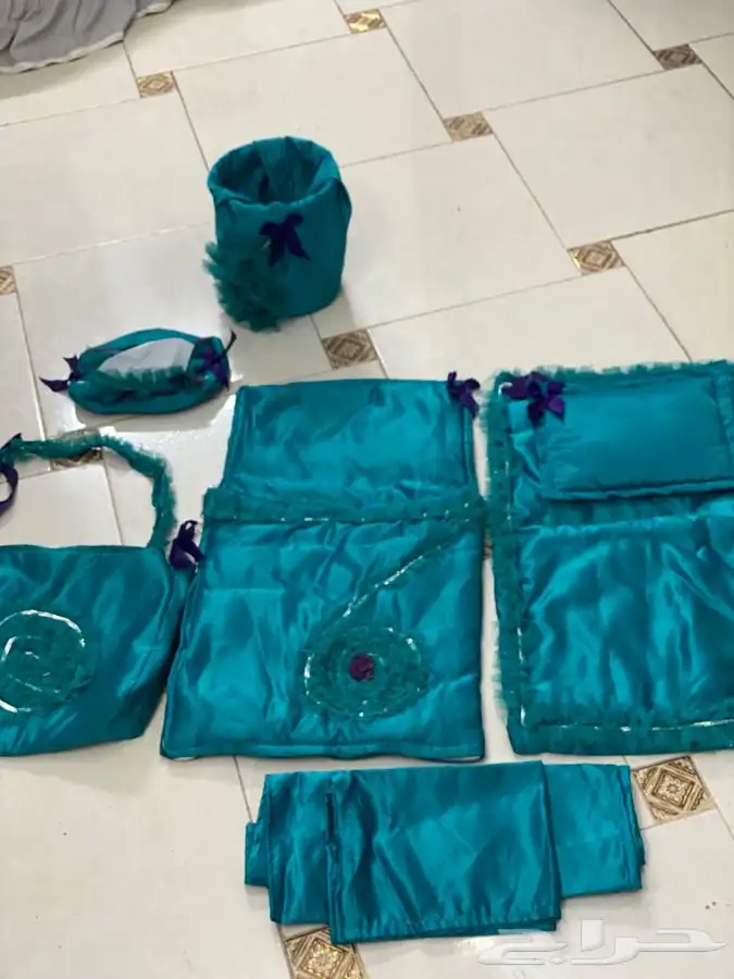 للبيع مشاية أطفال سيارة أطفال بناتي جلاسه وطقم وسرير مواليد 11