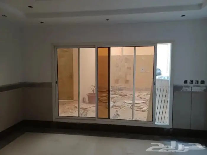 امتياز التنفيذ المنيوم زجاج سكريت استركشر 1