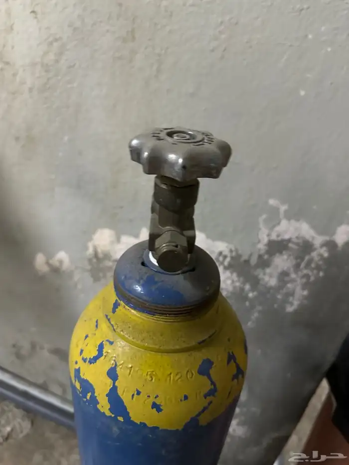 انبوبة هيليوم 4