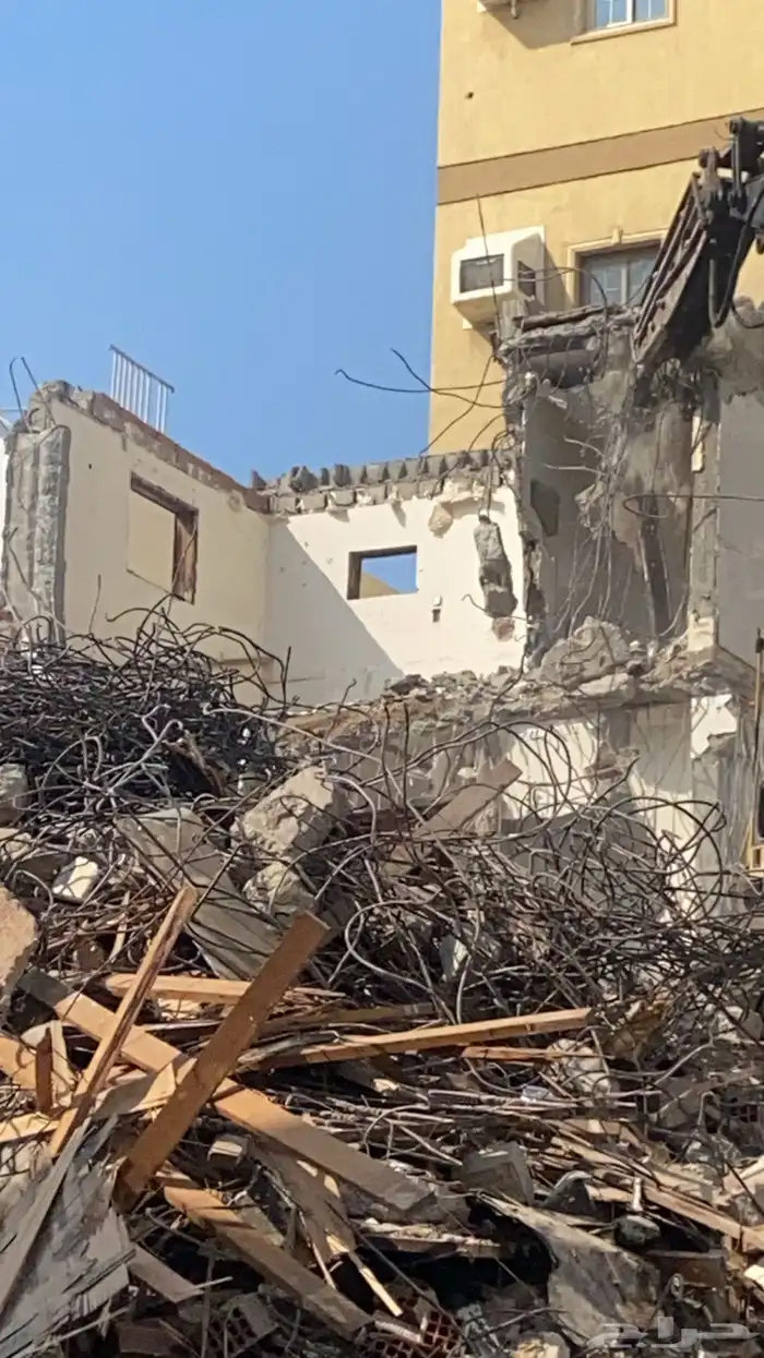 السلام عليكم نقوم بهدم المنازل وترحيل المخلفات وحفر أراضي 1