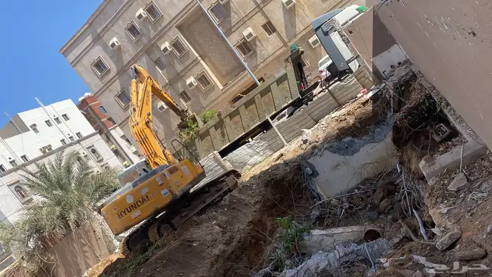السلام عليكم نقوم بهدم المنازل وترحيل المخلفات وحفر أراضي 4