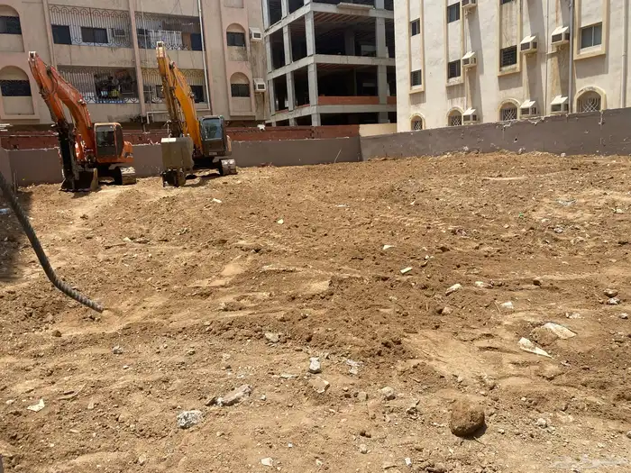 السلام عليكم نقوم بهدم المنازل وترحيل المخلفات وحفر أراضي 3