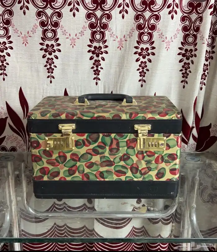 حقائب ( شناط ) قديمه ( تراث) ( عرض يوم التأسيس ) 2