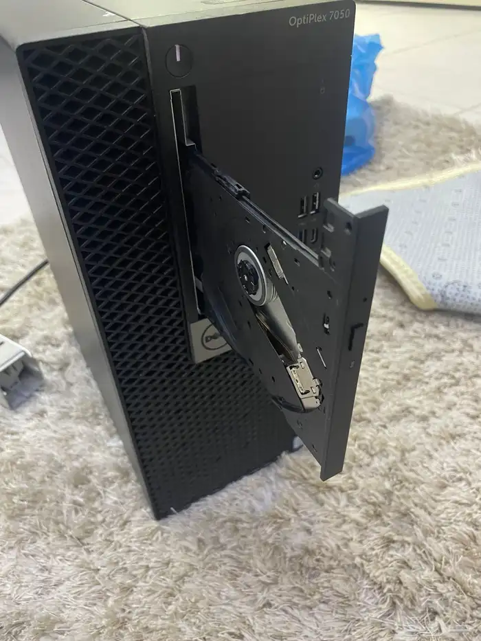 كمبيوتر i7مع شاشة 24جديدة مع 8رام معssd256سريع جدا كامل عرض 7