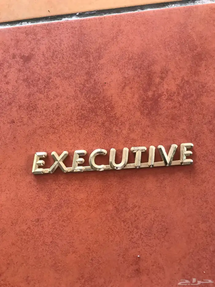 علامة باب شنطه كامري2002 اصلي ذهبي 0