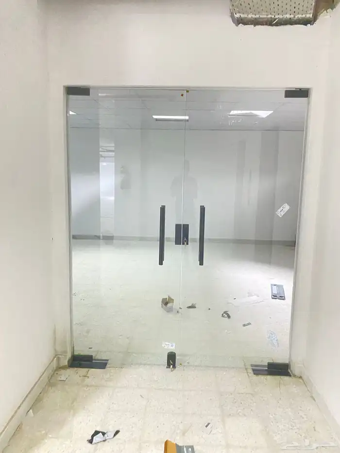 فني زجاج مكة المكرمة 1