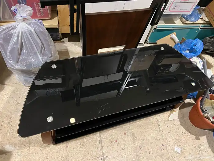 طاولة زجاجية مع حامل شاشة مستخدمة للبيع 2