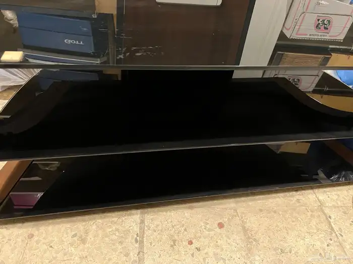 طاولة زجاجية مع حامل شاشة مستخدمة للبيع 0