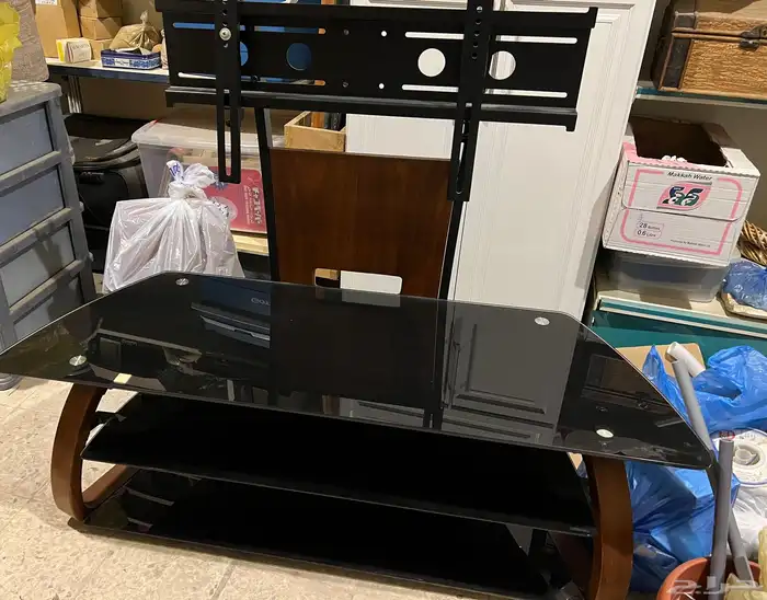 طاولة زجاجية مع حامل شاشة مستخدمة للبيع 3