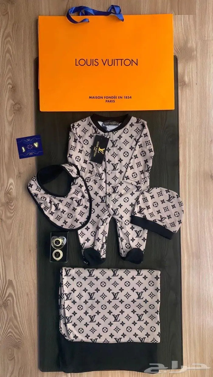 اطقم اطفال ماركات 0