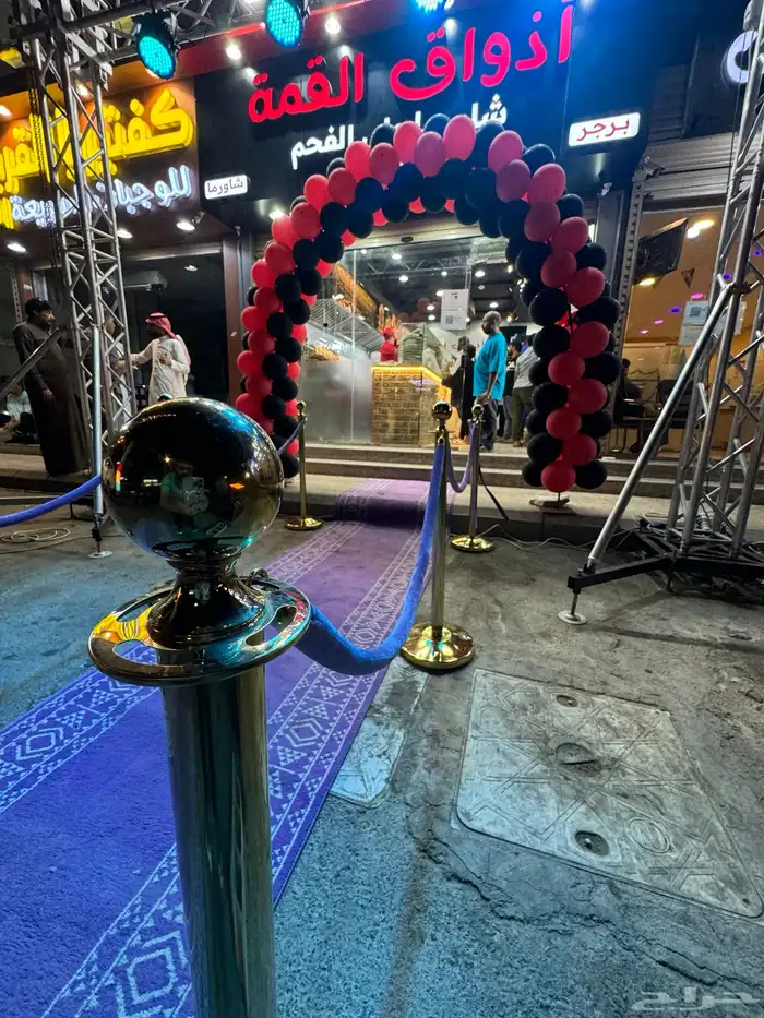 بوابه كامله مع الاضاءات مع التوصيل والتركيب مهرج بار ليد 7