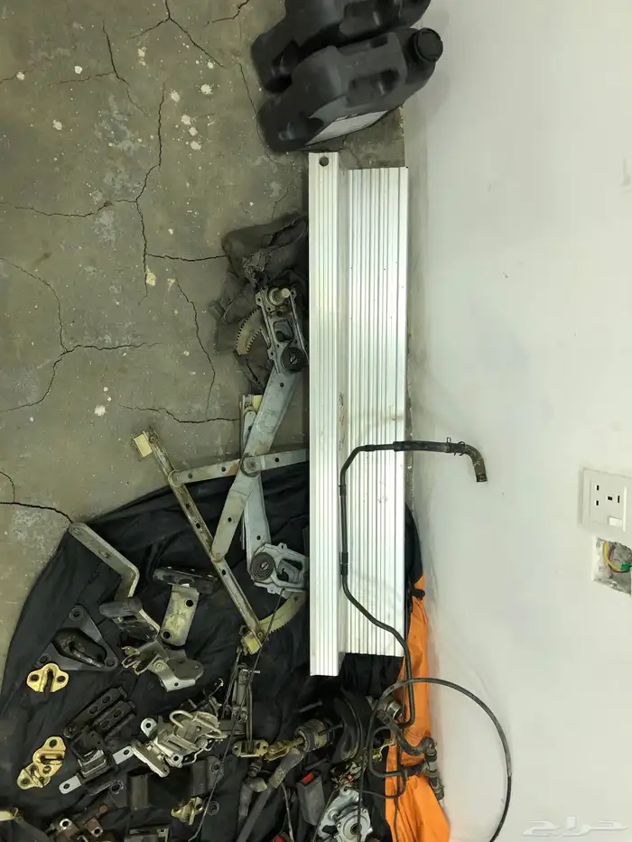 ابواب باترول مع مرتبه خلفيه وقطع للباترول. نظيفه جدا 1996 7