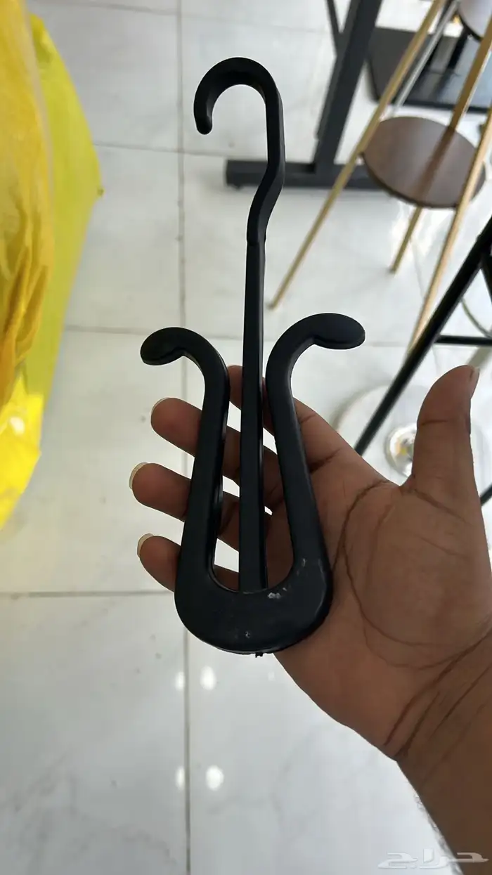 علاقة ملابس بلاستك - خشب. - مخمل - فصوص 15