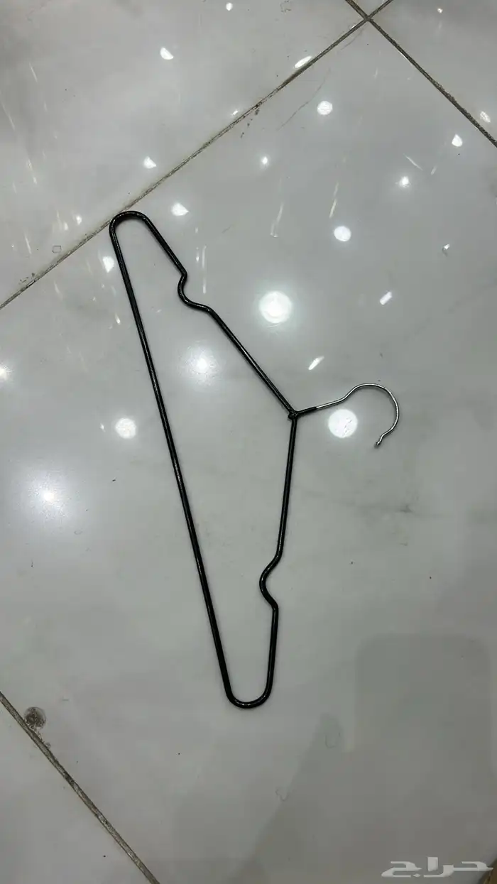 علاقة ملابس بلاستك - خشب. - مخمل - فصوص 19