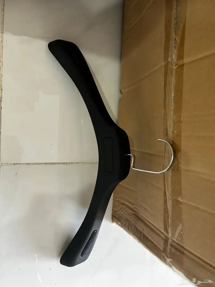 علاقة ملابس بلاستك - خشب. - مخمل - فصوص 13