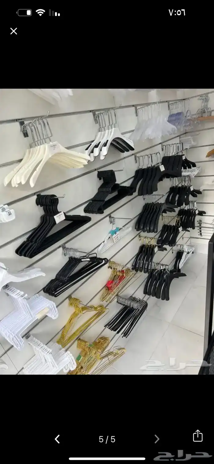 علاقة ملابس بلاستك - خشب. - مخمل - فصوص 0