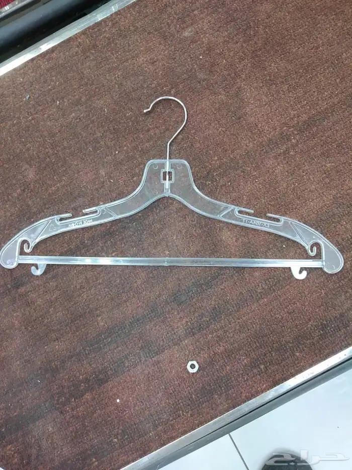 علاقة ملابس بلاستك - خشب. - مخمل - فصوص 18