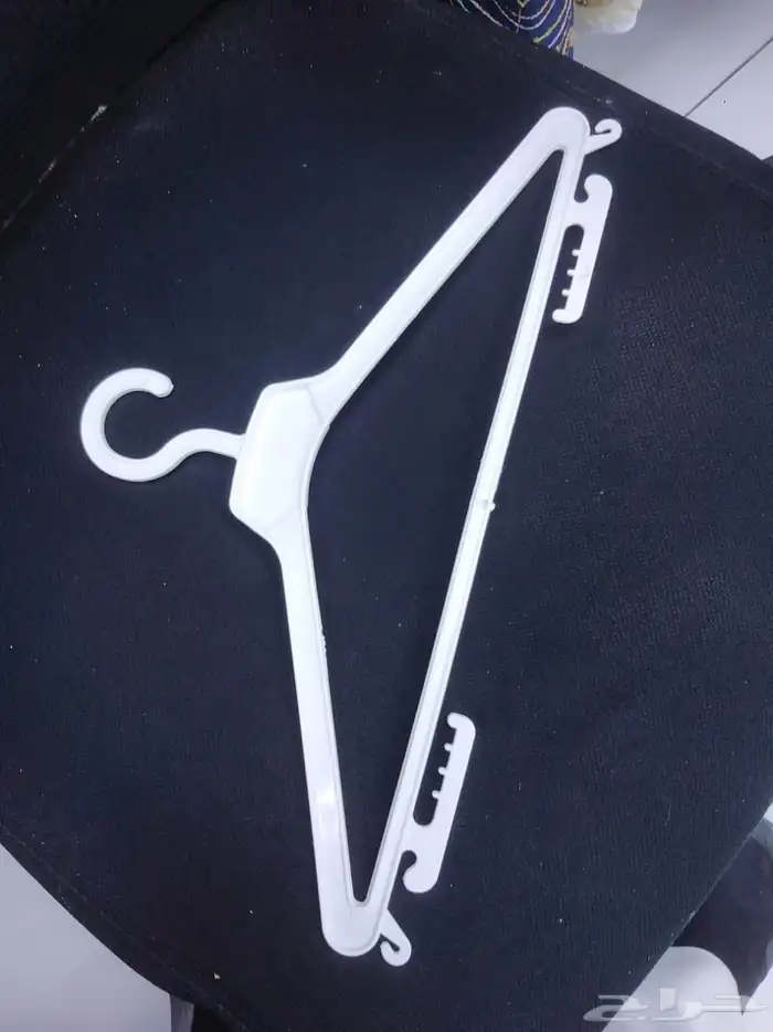 علاقة ملابس بلاستك - خشب. - مخمل - فصوص 23