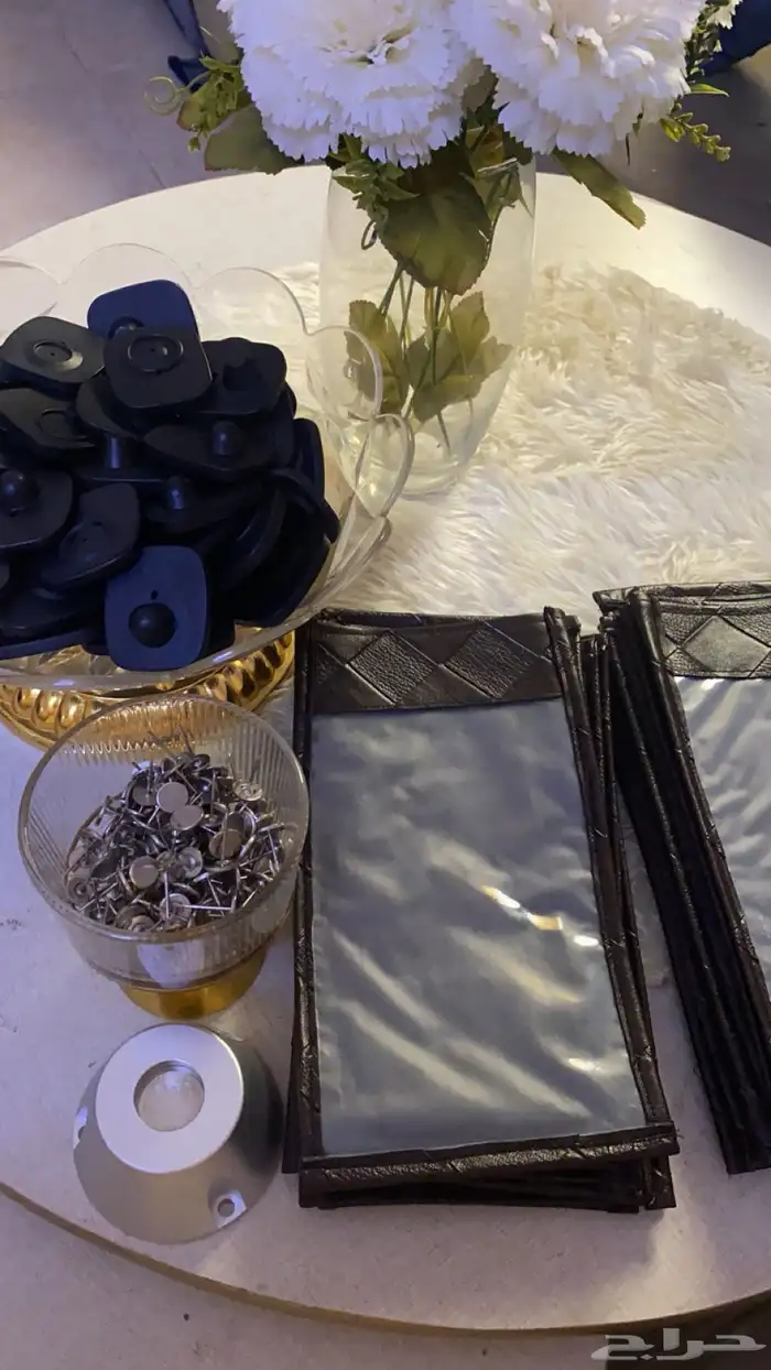 مفتشة جوالات بجرابات مانعة للتصوير 0