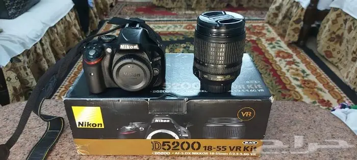 كاميرا nikon 5200 مع العدسة 4