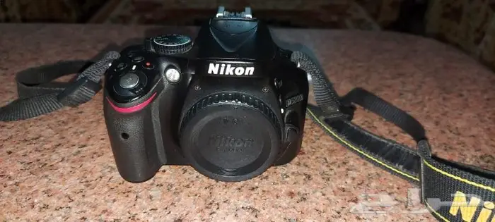 كاميرا nikon 5200 مع العدسة 3