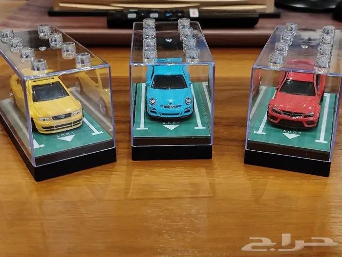 للبيع 3 سيارات HotWheels Premium 0
