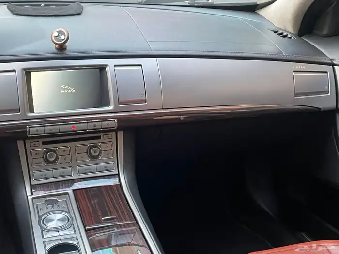 جاكوار XF 2010 ممشى قليل 6