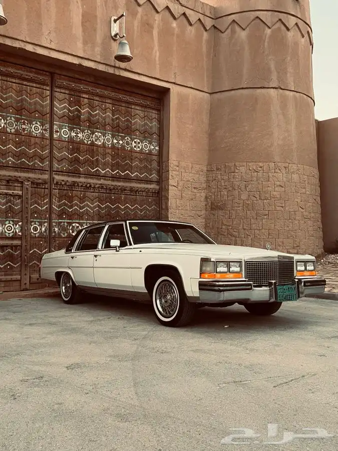 للإيجار كاديلاك كلاسيك 5