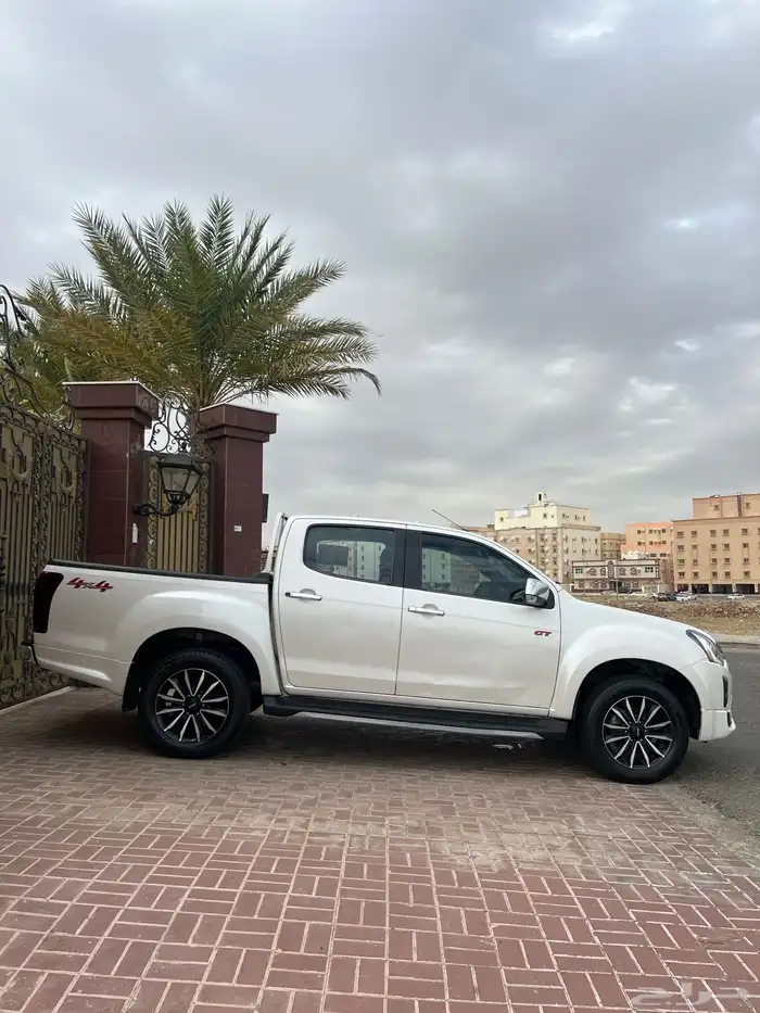 ديماكس 0 2 0 2 تم البيع خارج الموقع 11