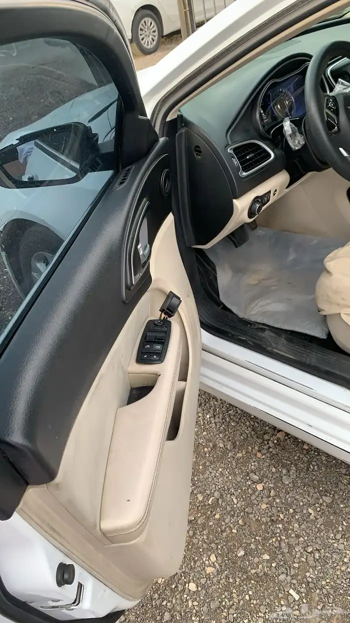 كرايزلر c200 2016 قطع غيار فقط 13