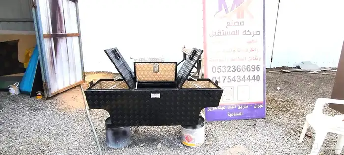 شنطه عزبه ألمنيوم ملبسه جلد من الداخل 38
