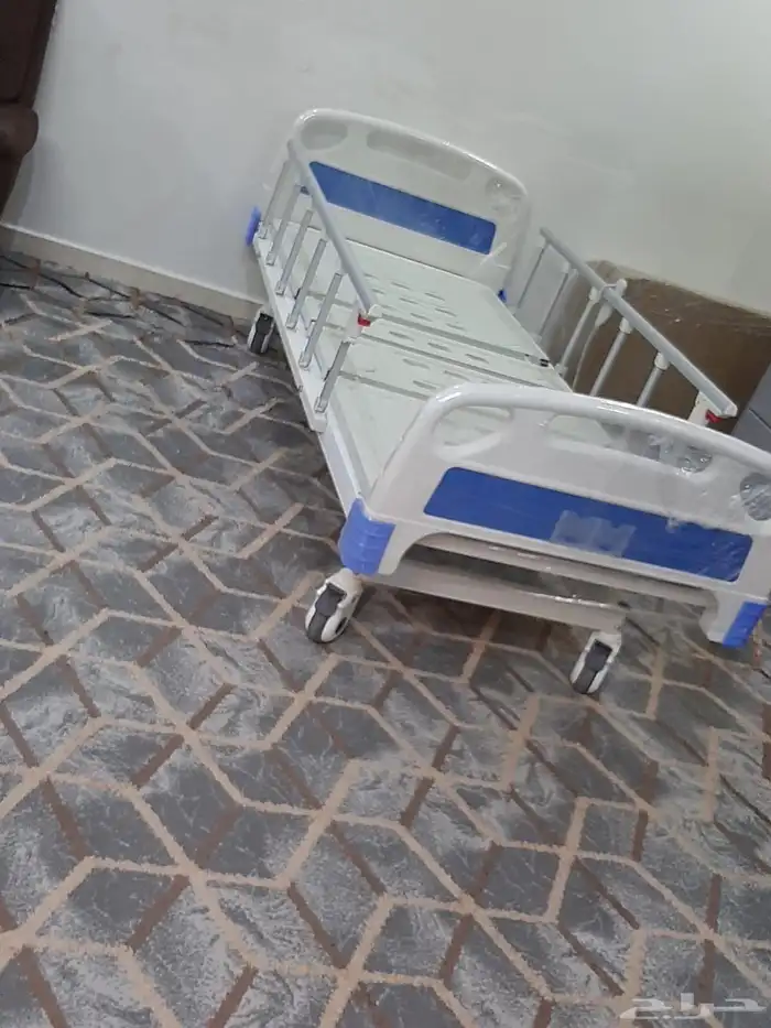 سرير طبي نظيف مع المرتبه الطبيه 0