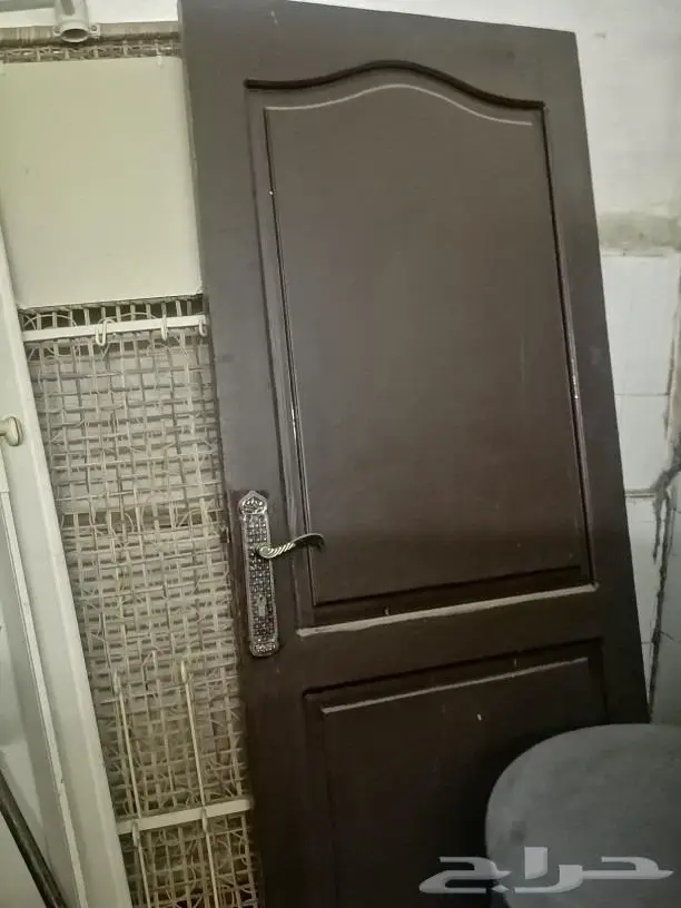 باب خشب وسرير اطفال 0