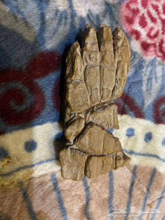 حجره حجر   على شكل يد 1