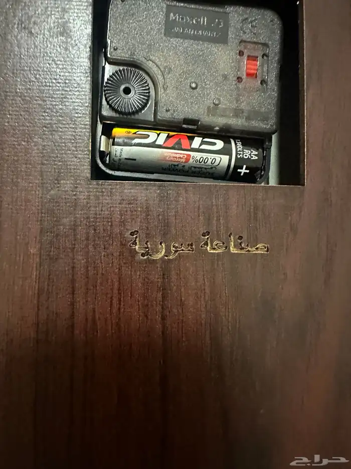 ساعه جدارية قديمة 1