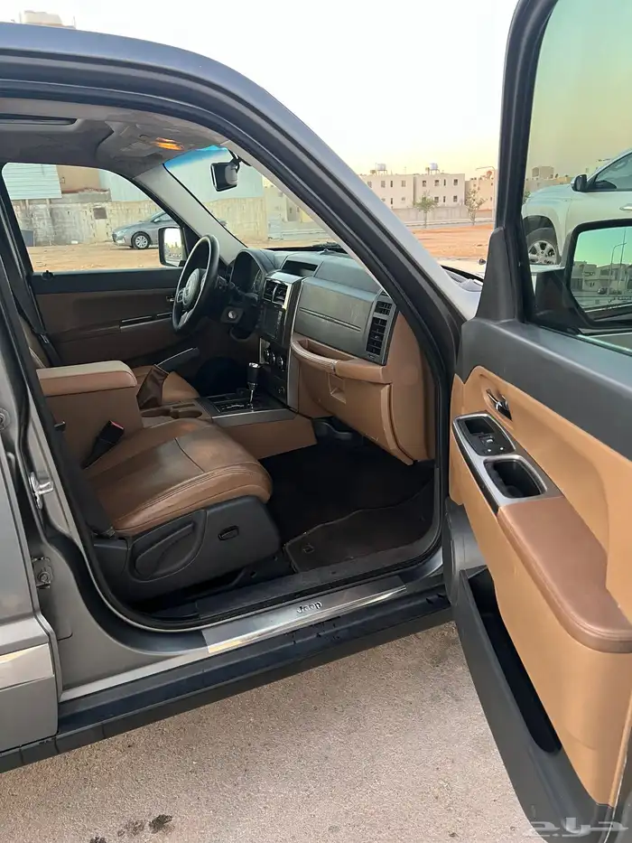 جيب شيروكي 2012 فل كامل 8