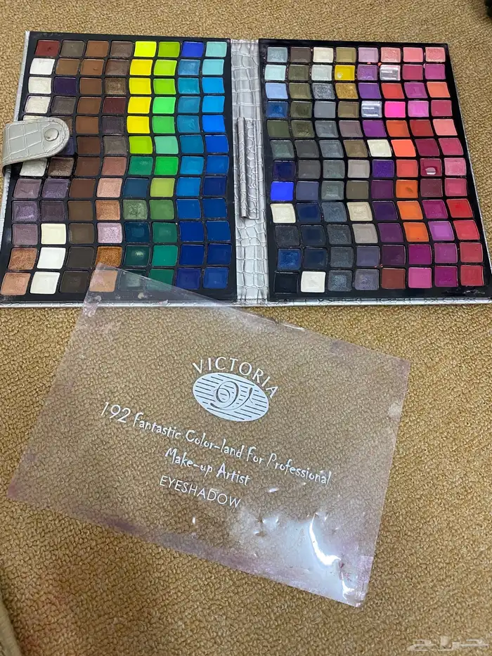 مكياج ظل عيون ماركه فكتوريا مستعمل خفيف 80 مع التوصيل 1