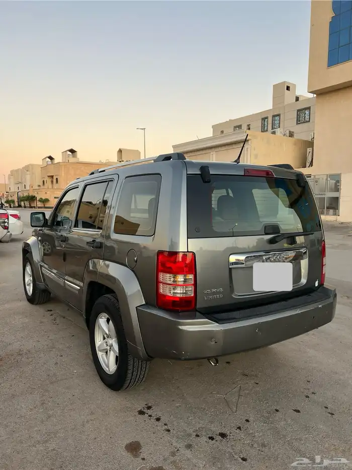 جيب شيروكي 2012 فل كامل 4