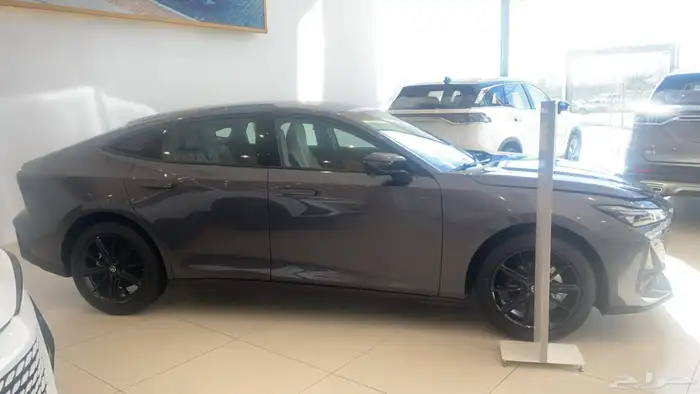 شانجان UNI-V الفاخرة موديل 2025 3