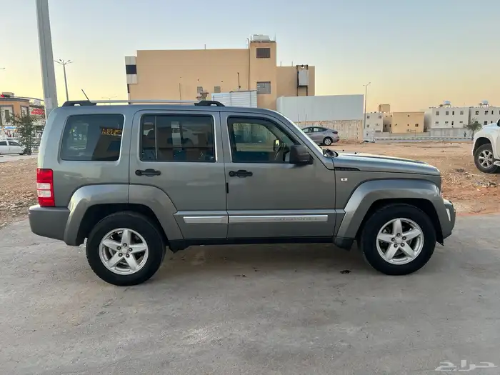 جيب شيروكي 2012 فل كامل 5