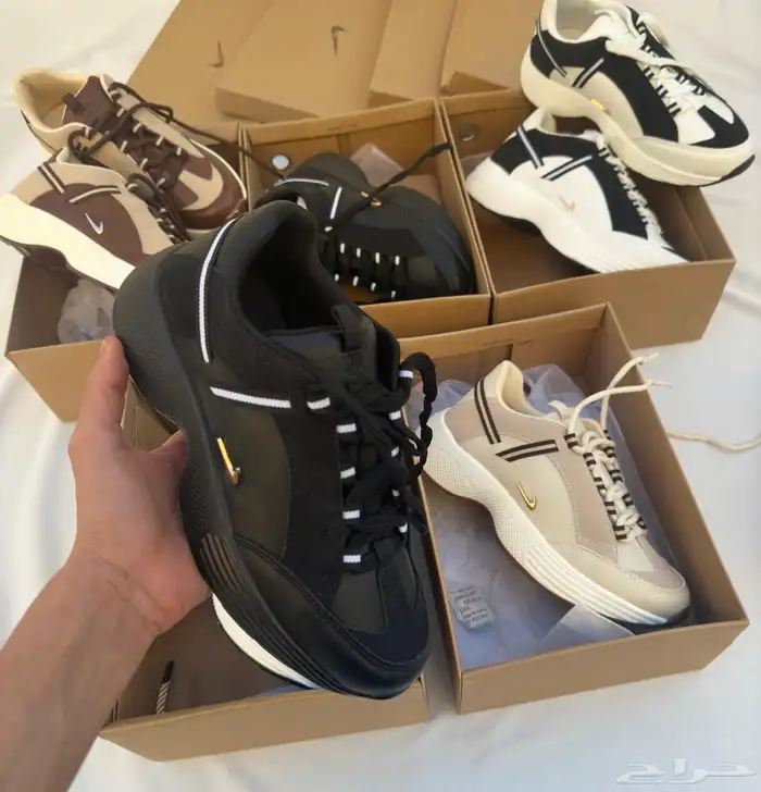 شوزات طبق الأصل 30