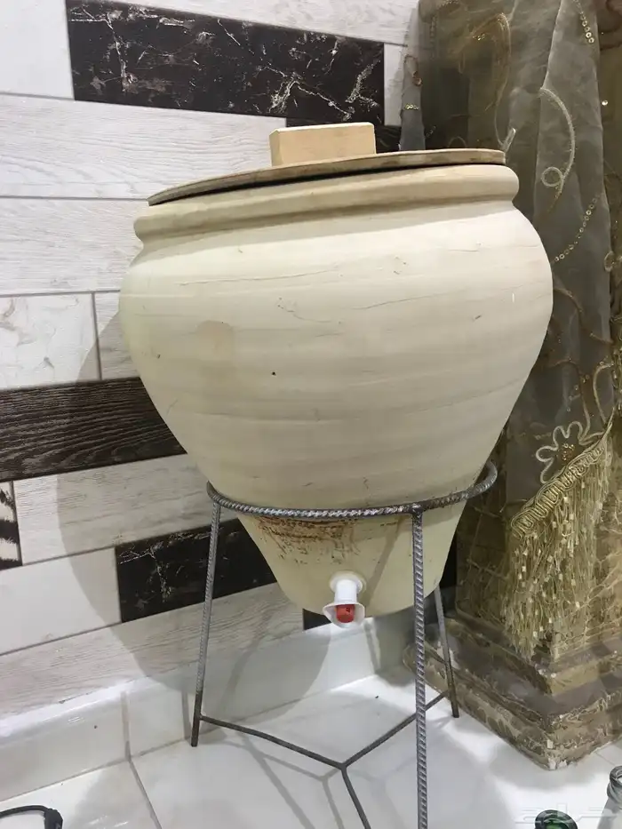 زير فخار مع القاعدة 0